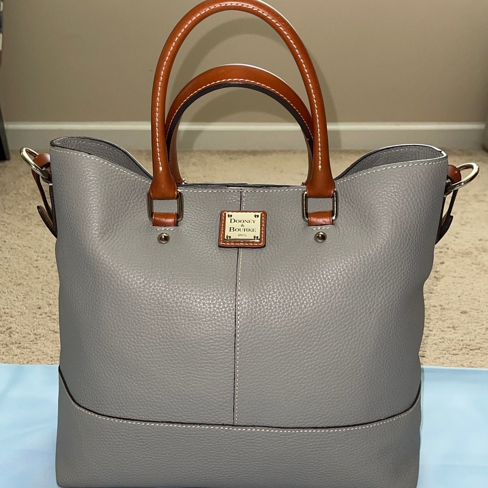 Dooney and Bourke pebbled leather Chelsea handbag color elephant/grey